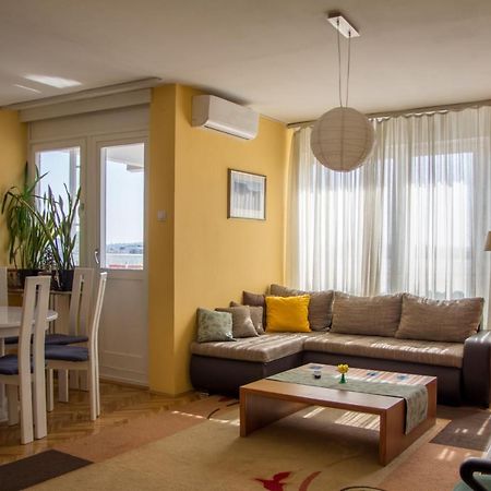 Sunny Apartment Belgrado Buitenkant foto